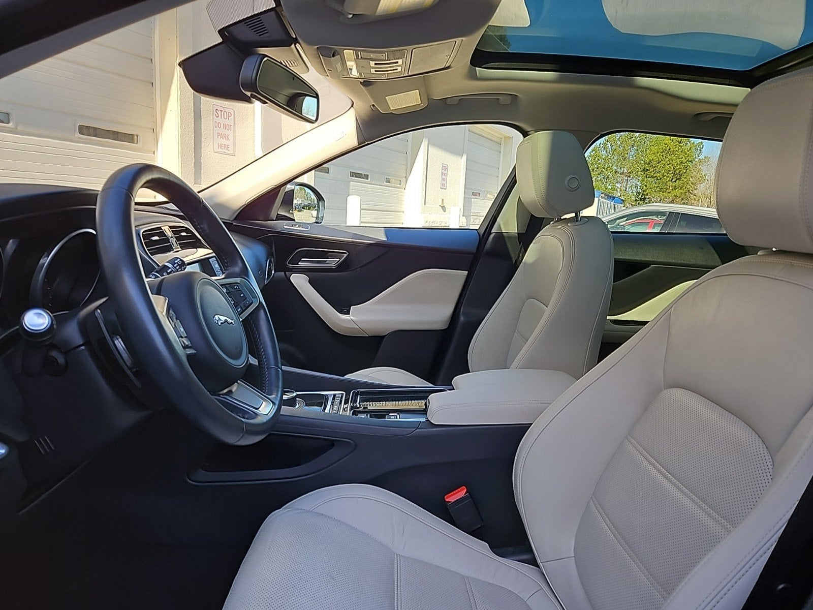 2018 Jaguar F-PACE 35t Prestige AWD w/ Nav, Vision/Comfort & Convenience Pkg.